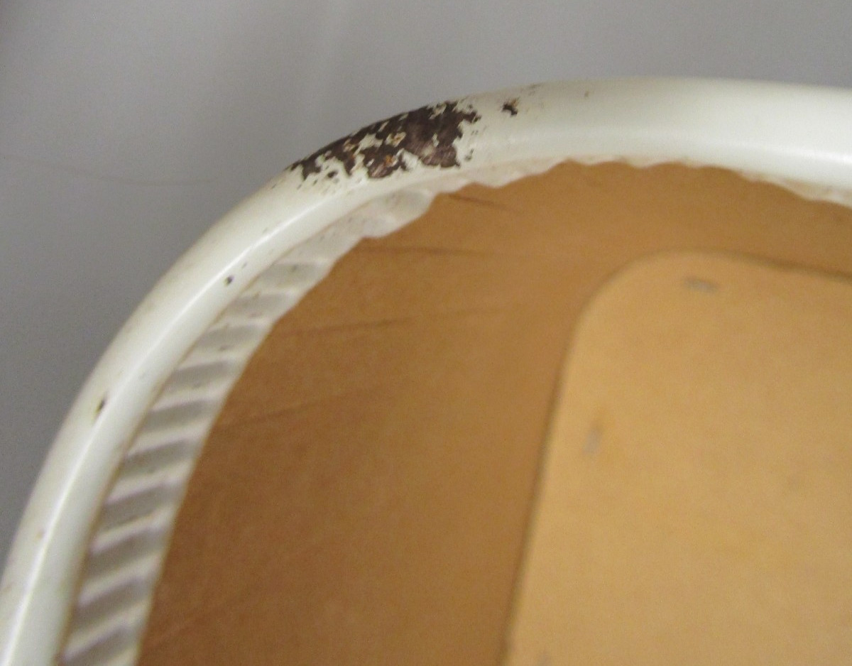 VINTAGE Redmon Picnic Basket with white metal fold down handles