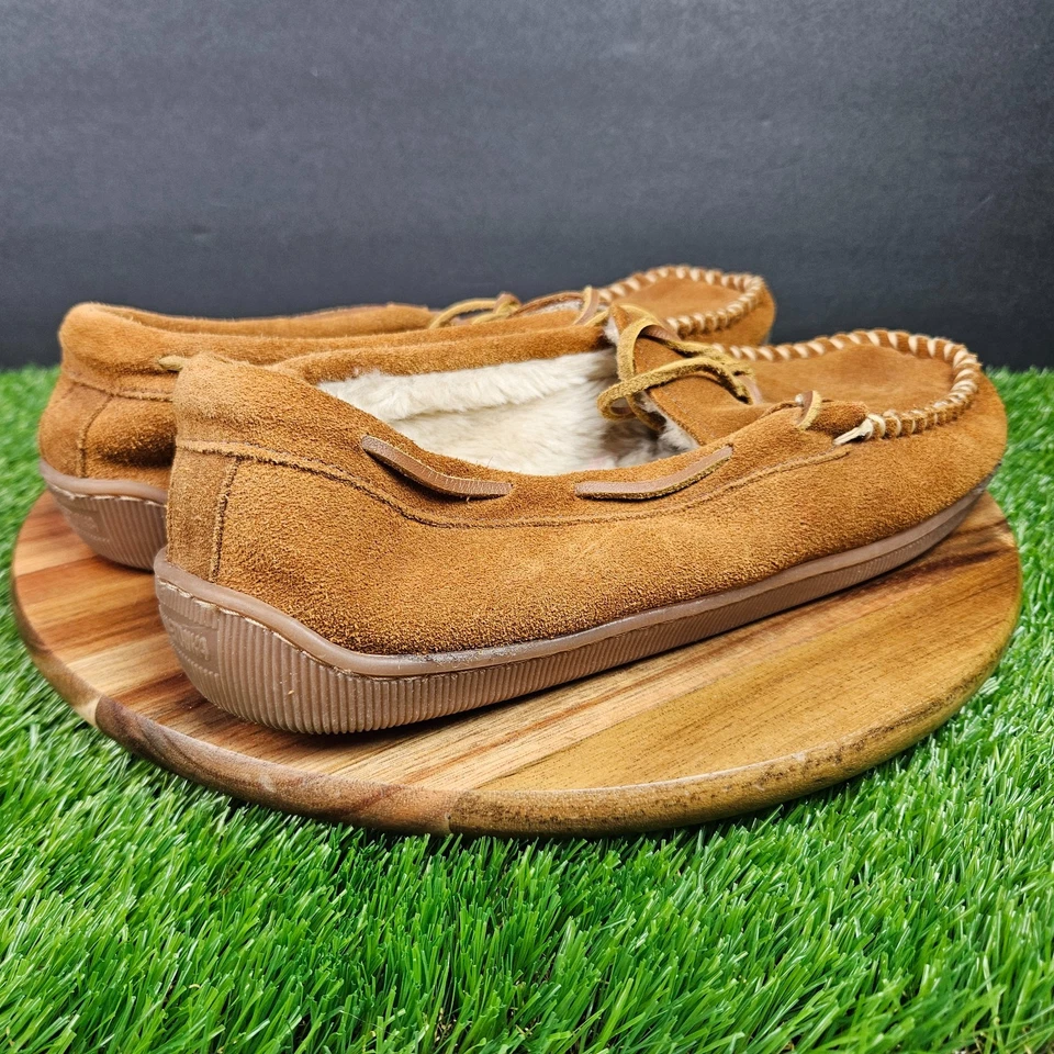 Mocassins masculinos Minnetonka tamanho 12 forrados em pilha sola dura chinelos camurça marrom 3902 - Imagem 2 de 4