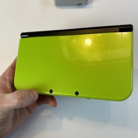 New Nintendo 3DS XL Handheld Console Lime Green With Charger Stylus