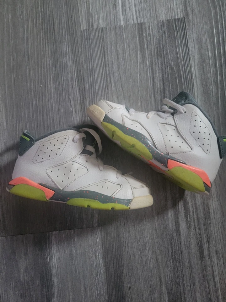 Jordan Shoes Toddler Retro 6 Hasta Kids 384666-114 White Ghost Green Mango Sz10c - Image 2 of 4