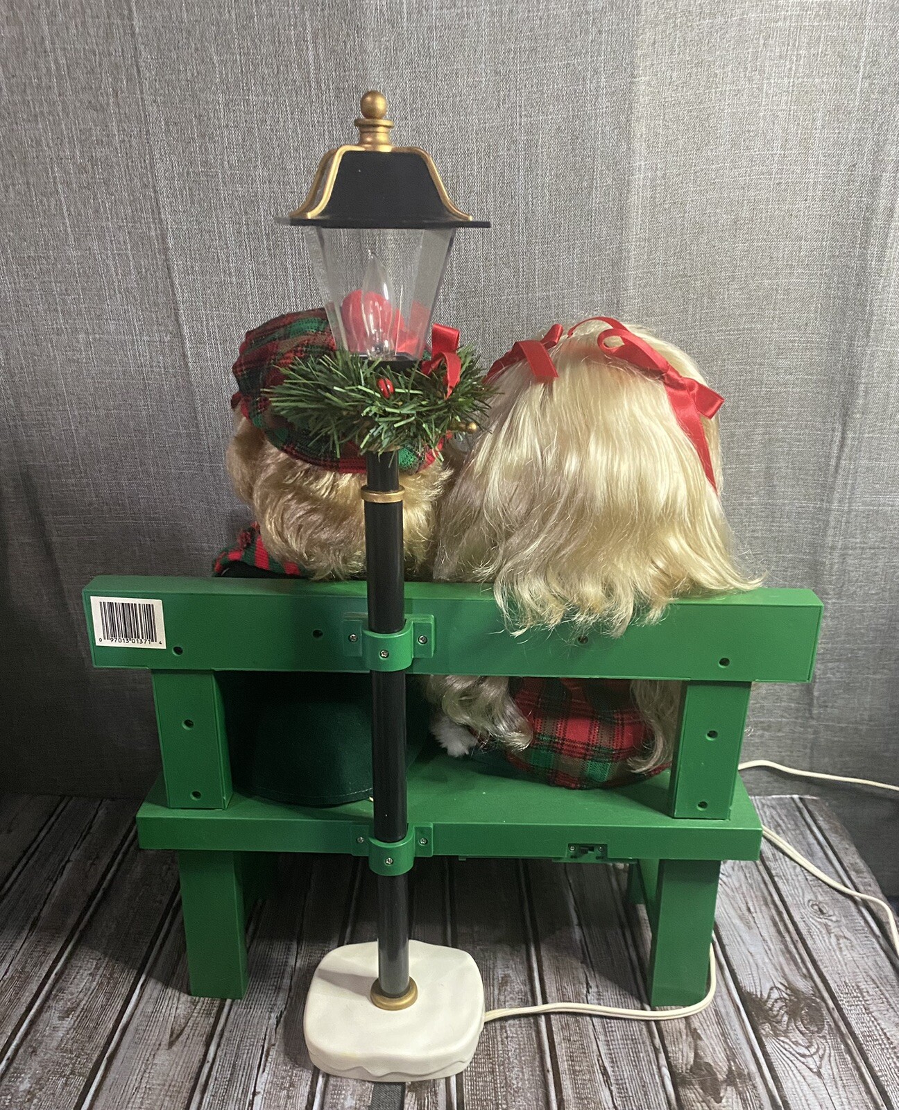 VTG Animated Christmas Girl & Boy On Bench Lamp Post Motion Light