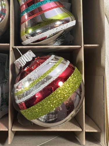 Radko Shiny Brite Weihnachtsschmuck 9er Set Glocken Einzüge Kugeln 2023 MAX7943 - Bild 6 von 8