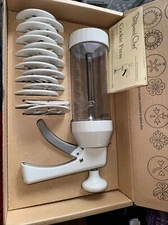 Pampered Chef Cookie Press #1525 RETIRED 16 Discs Vtg Works