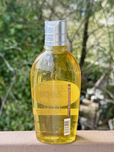 L’OCCITANE Almond Cleansing & Softening Shower Oil (8.4 oz.) - Picture 2 of 2