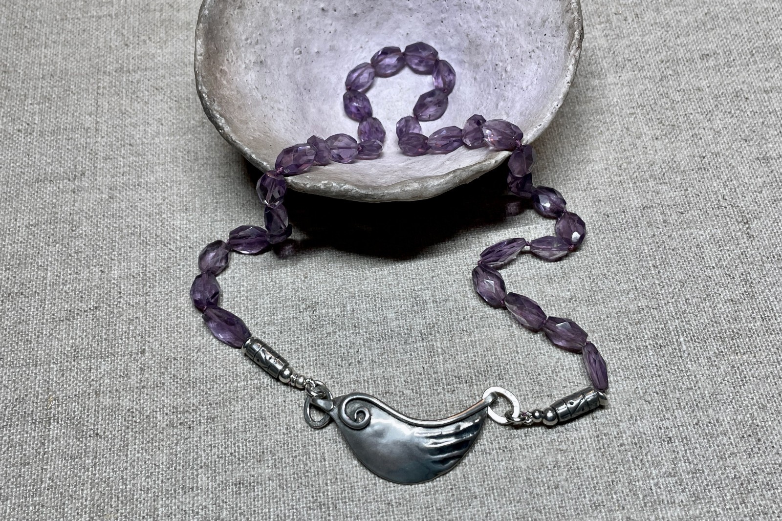 Collier oiseau symbole de liberté en argent massif et améthyste Ruth - 4