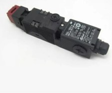 ONE NEW Omron D4GL-2HFA-A Safety Door Switch 24VDC 200mA 0.75A/240V