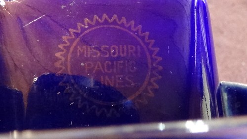 MISSOURI PACIFIC RAILROAD COBALT BLUE & GOLD HALL CHINA MATCHBOOK STAND ASHTRAY - Picture 3 of 4