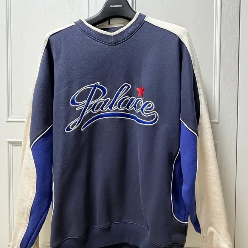 Palace Crewneck Sweatshirt Mens Pre-Owned thumbnail 3