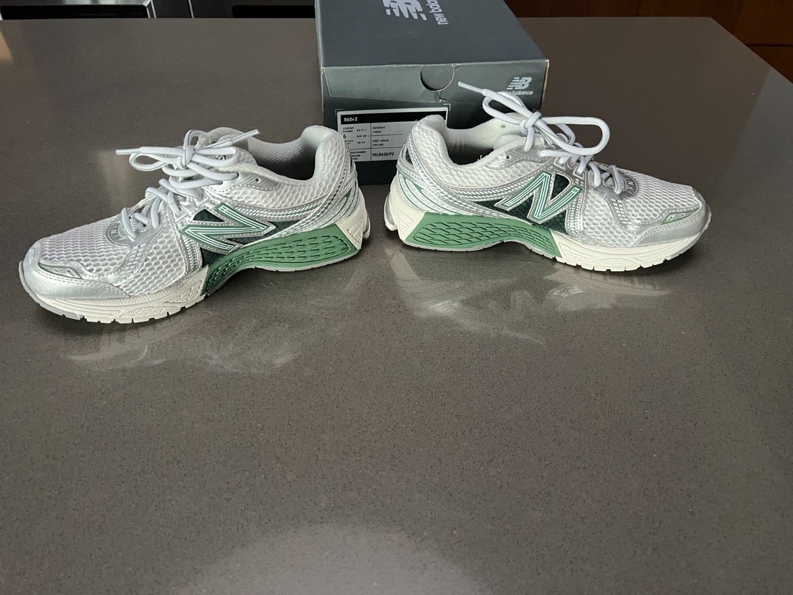 New Balance 860v2 Grey/Green Running Shoes ML860GP2 Mens US 6 / Women's 7.5 US