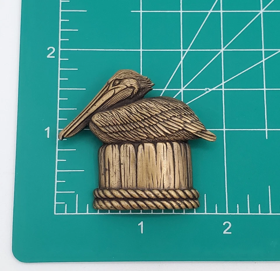 Broche JJ Artefacts 1,75 pulgadas Tono Latón Antiguo Pelican Pier Patrimonio Náutico De Colección Foto 2 de 4