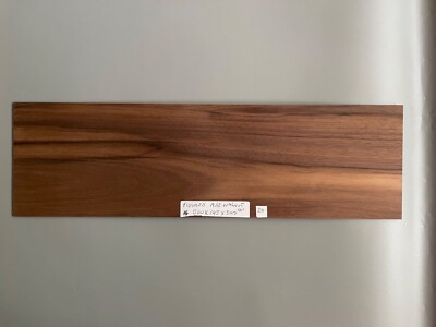Massives figürliches amerikanisches Schwarznussholz große Blätter 870/750/500x145x3 mm