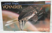 1995 Monogram Star Trek Voyager Kazon Ship Skill Level 2 Model Ship 1995 Monogram Star Trek Voyager Kazon Ship Skill Level 2 Model Ship