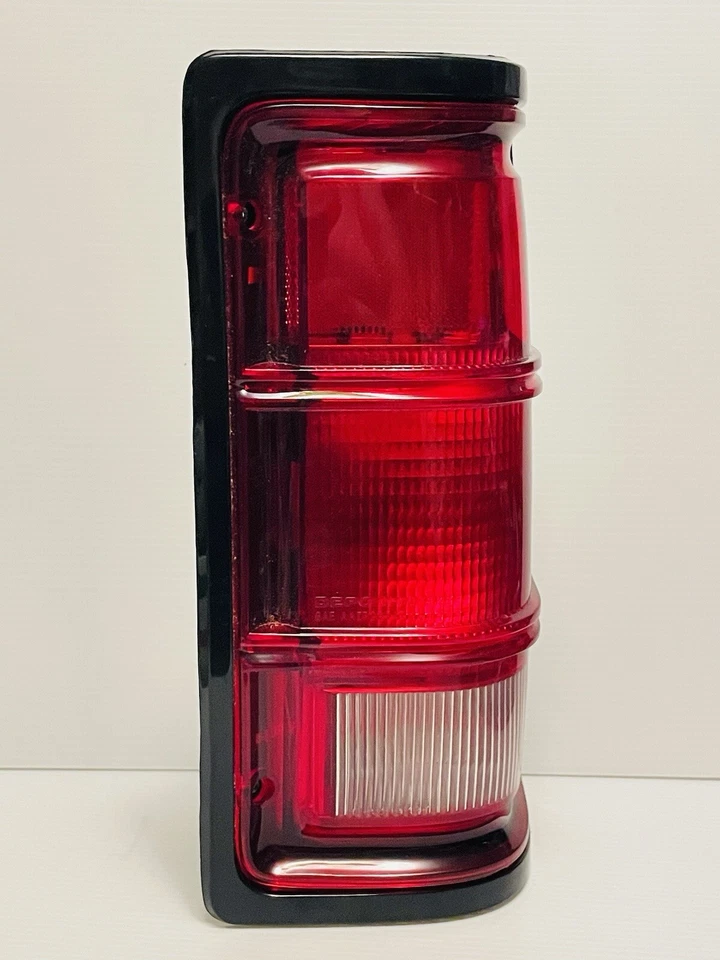 Luz trasera Dodge Dakota 1987-1996 lado del pasajero nueva caja abierta. Foto 3 de 4