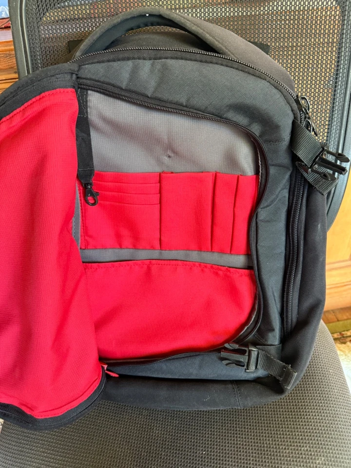 CRUMPLER Dry Red No 5. 17lt slight damage on the harness strap - image 2 of 3