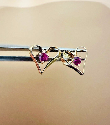 Nachlass 14K Gelbgold Rubin Ohrstecker in Herzform