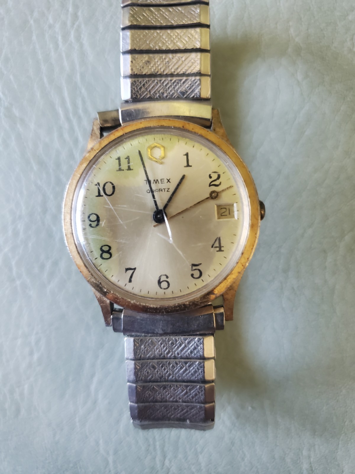 Timex Quartz Men's Analog Wristwatch Date Gold Tone Case Silver Band 36-39mm