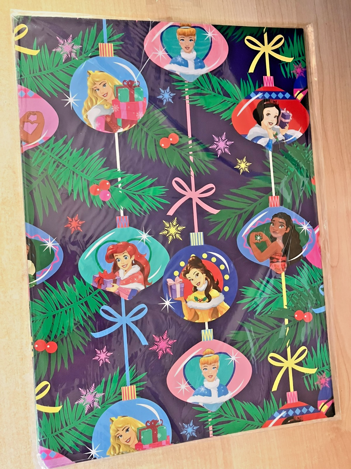BNIP New Disney Store Disney Princess Festive Wrapping Paper 3 Sheets 100x70cm