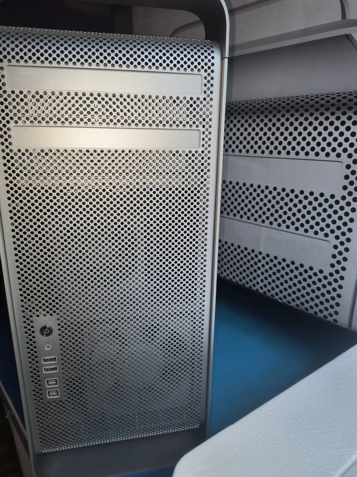 Apple Mac Pro (500G SSD, 2X Intel Xeon X5520, 48GB RAM, RX 580 8GB, USB 3) W BOX - Image 3 of 4