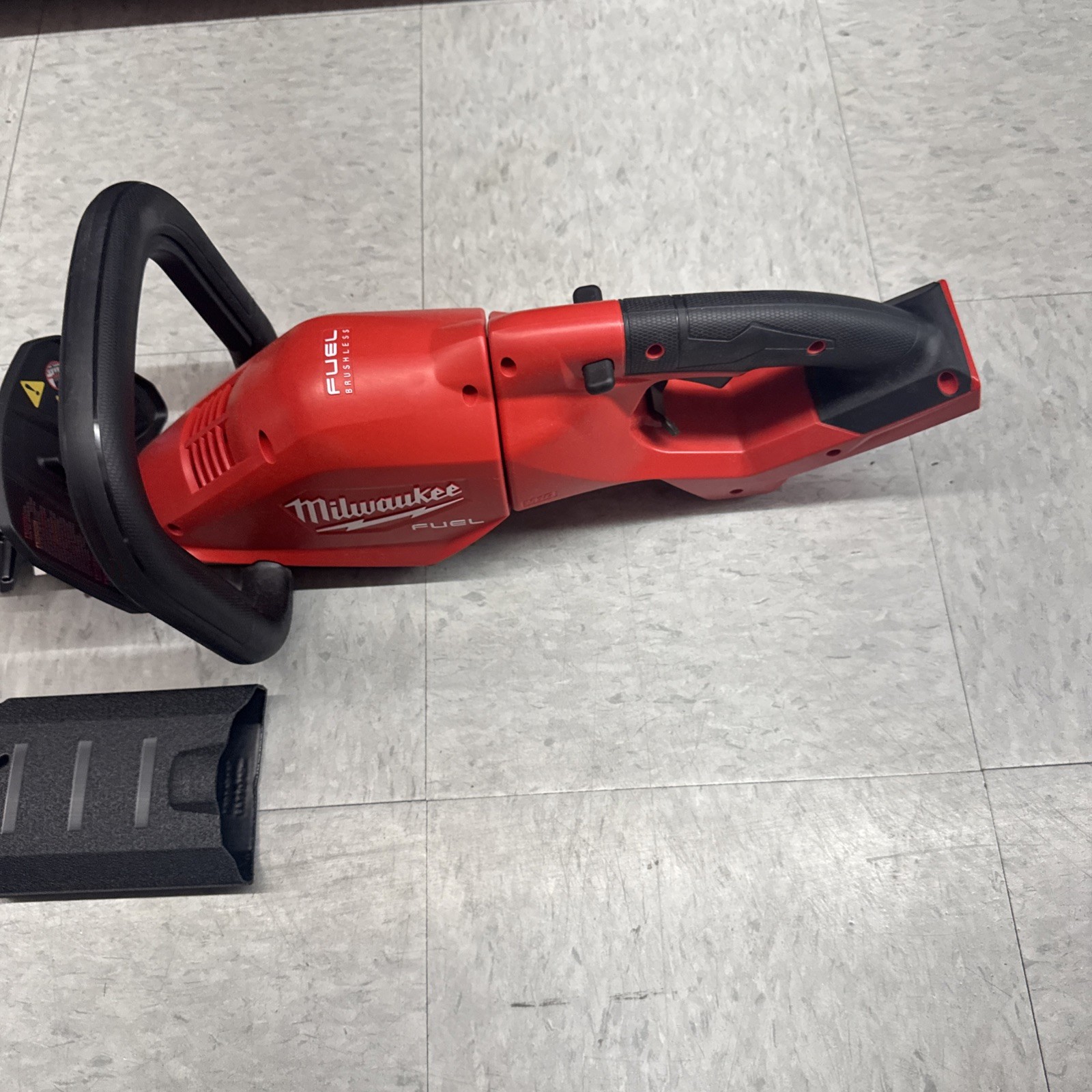 Milwaukee 3034-20 M18 FUEL 18V 30" Cordless Li-Ion Hedge Trimmer - Bare Tool