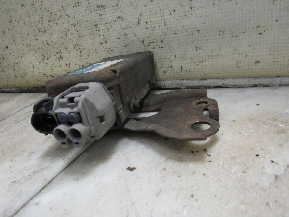 Módulo de control de bomba de combustible Toyota 4Runner 2010-2012 (cuarto izquierdo) OEM 8957060170 Foto 3 de 4