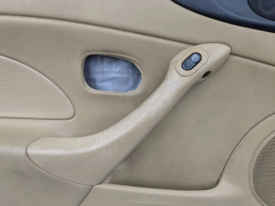 Panel de puerta del conductor Mazda Miata MX-5 2001-2005 OEM interior Bose bronceado N067-58-410D Foto 3 de 4