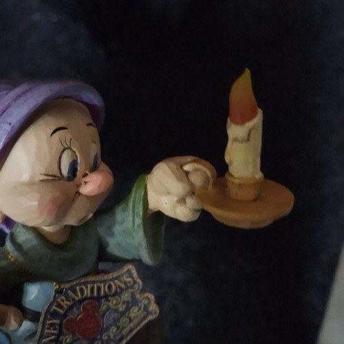 Figura Disney A LIGHT IN THE DARK Blancanieves Dopey 7.5" Jim Shore Enesco - Imagen 8 de 14