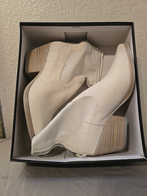 Dolce Vita Shanta Ankle Booties White Embossed Leather!! Women's Size US 10 !!