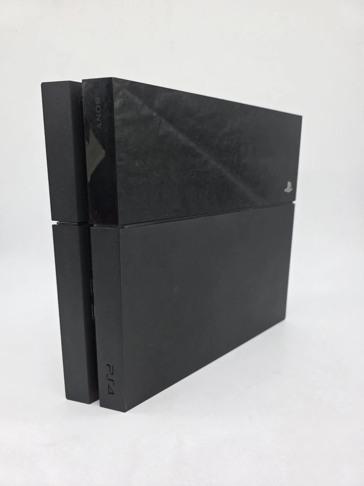 Sony PlayStation 4, foto 1 di 5