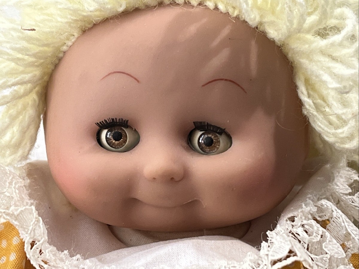 Vintage 1980's Gotz Puppe Girl Doll Germany Blonde Yarn Hair 8
