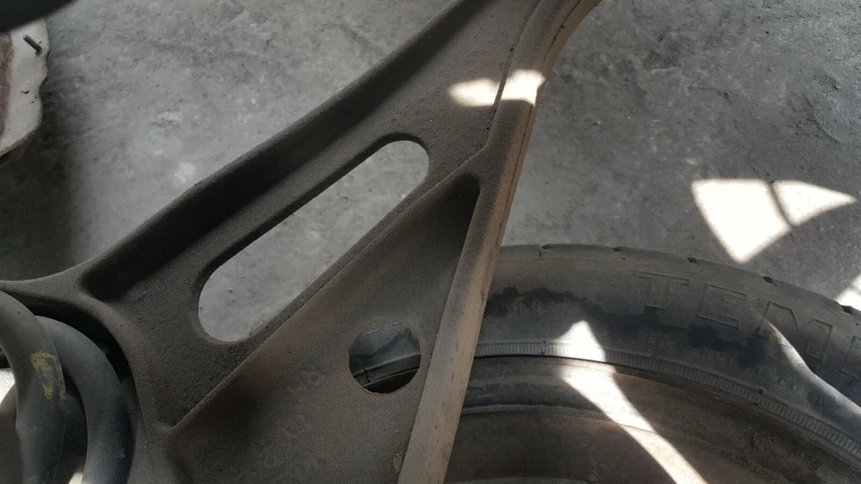 Brazo de control inferior delantero derecho CHEVY GEO TRACKER 99 00 01 02 03 04 Foto 2 de 3