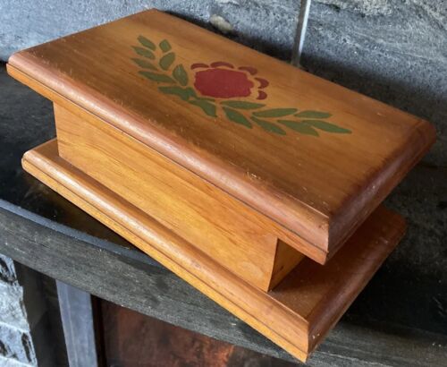Handmade Vintage Wood Wooden Box Folk Art Boho Red Flower Stash Keepsake OOAK - 第 1/10 張圖片