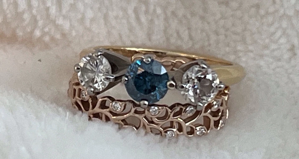 Anillo de diamantes azules Jabel Past Present Future banda de oro rosa con diamantes Foto 2 de 4