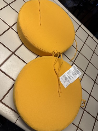 Outdoor Bistro Chair Cushions, 15”x15”x 3” Thick Outdoor Round Seat Gently Used