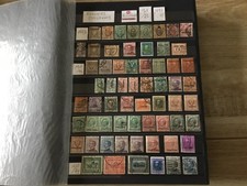 Lot de 2702 timbres d'Italie neufs et oblitérés dans un album.