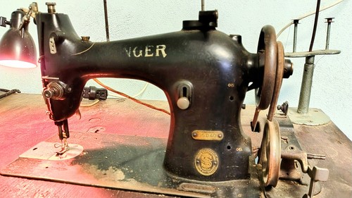 Singer Industrienähmaschine mit Tisch und E-motor antik