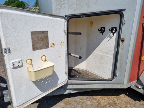 2 Horsetrailer XXtrail Stinger PROJECT needs repairs - Picture 10 of 12