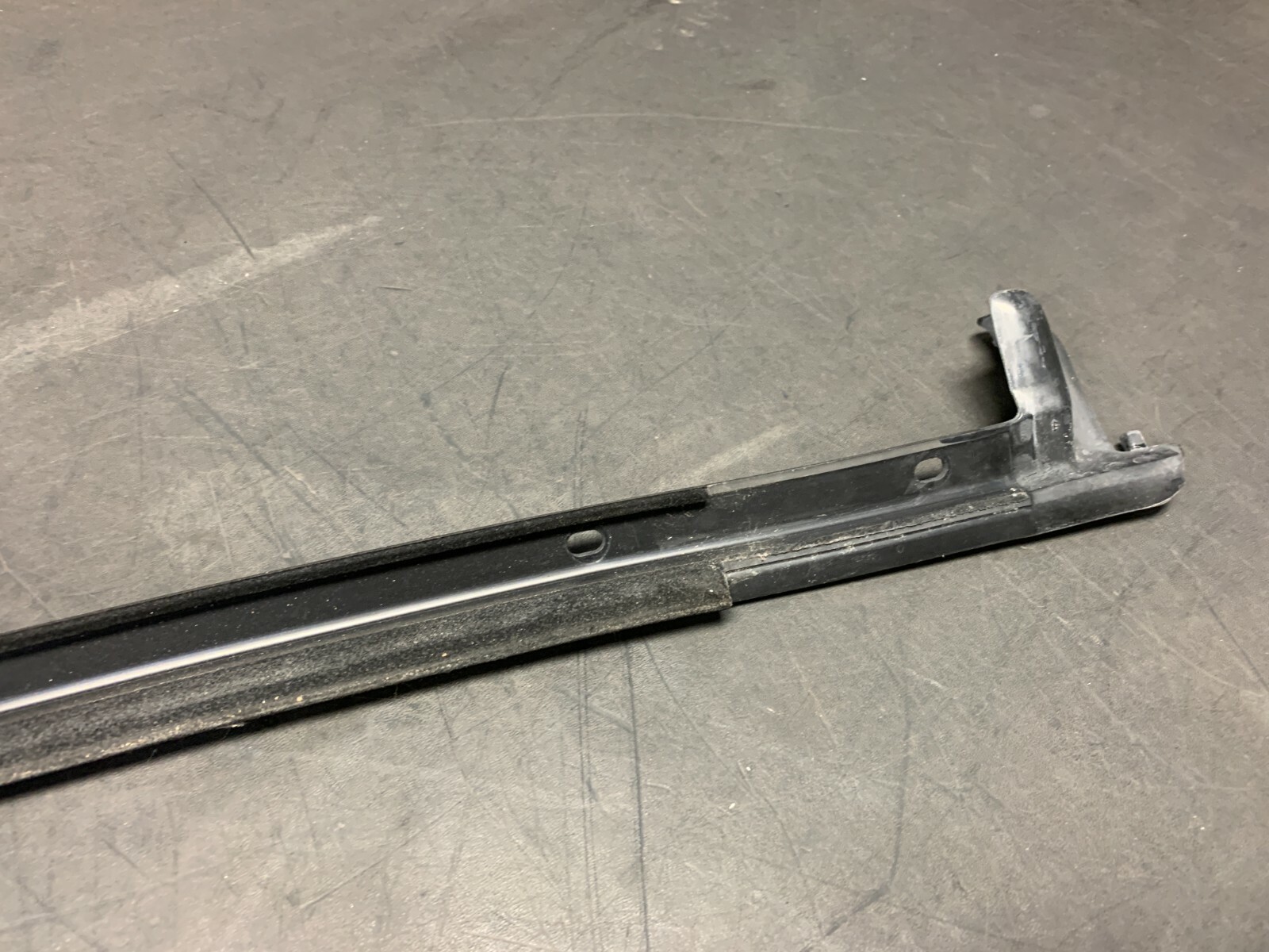 2012 AUDI R8 V10 GT OEM PASSENGER DOOR UPPER WEATHER STRIP TRIM MOULDING