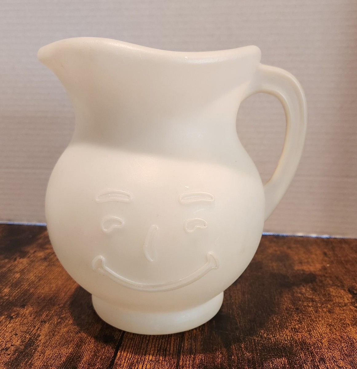 Vintage 1980's Kool Aid Man 2 Quart Plastic Pitcher 7.5