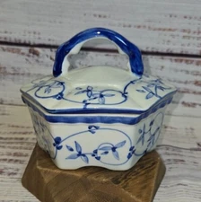 Vintage Ceramic trinket dish Jewelry box Blue Floral Hand-Painted In Thailand