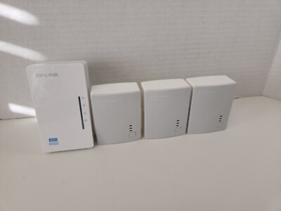 TP-LINK TL-WPA4220 300Mbps + AV500 WiFi Powerline Extender Starter Kit 4 Pieces