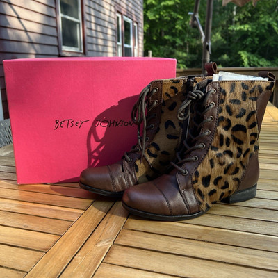 Betsey Johnson Levana Women s Ankle Bootie US 7.5 Brown Animal Print Lace-Up