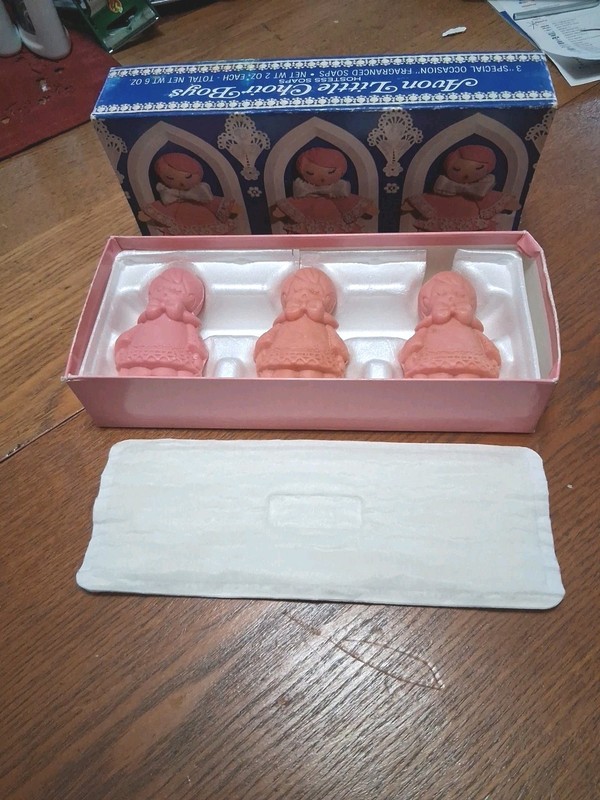 VINTAGE LITTLE CHOIR BOYS AVON SOAPS X 3 NEW IN BOX 
