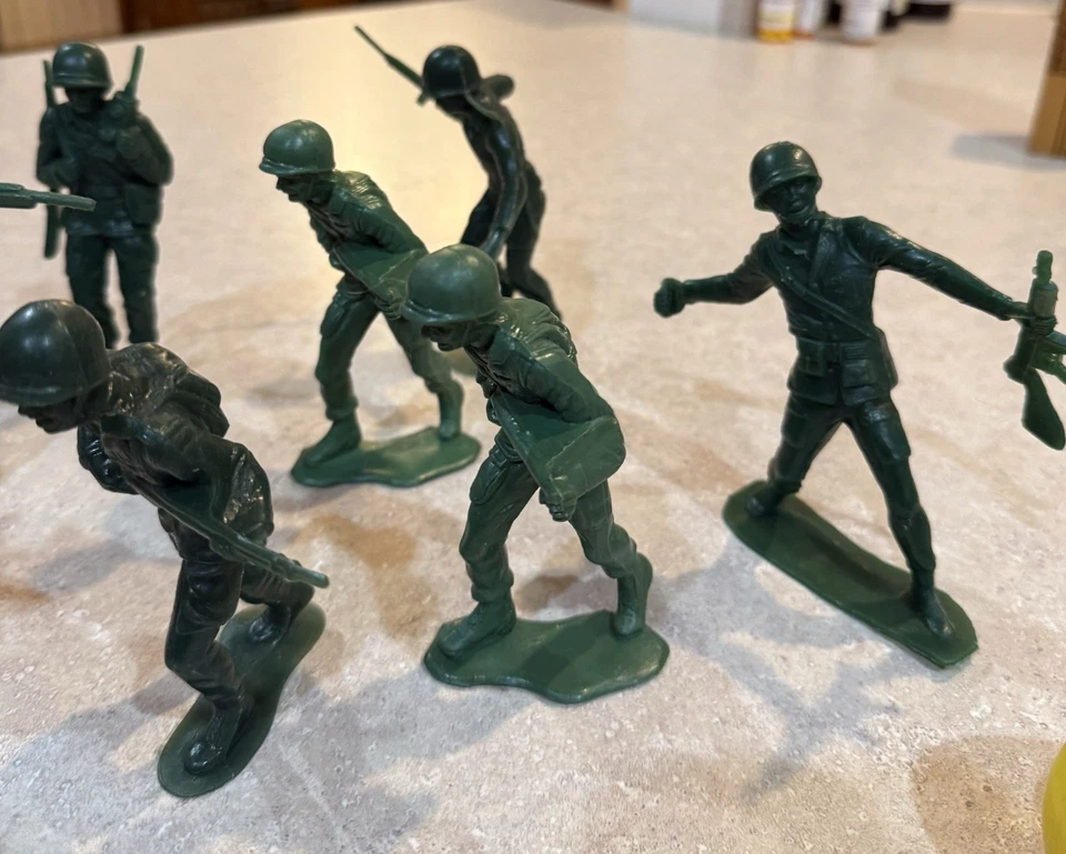 10 JUGUETE PLÁSTICO VERDE GRANDE VINTAGE SOLDADOS DEL EJÉRCITO Y TANQUE ENVÍO GRATUITO Foto 4 de 4