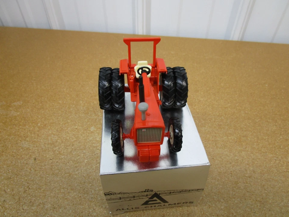 Allis Chalmers Two Twenty tractor ERTL 1/43 1995 National Farm Show diecast B14Z - Image 4 of 4