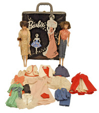 1960's LOT OF BUBBLE CUT BARBIE and MIDGE DOLLS, CASE, CLOTHES AND ACCESSORIES