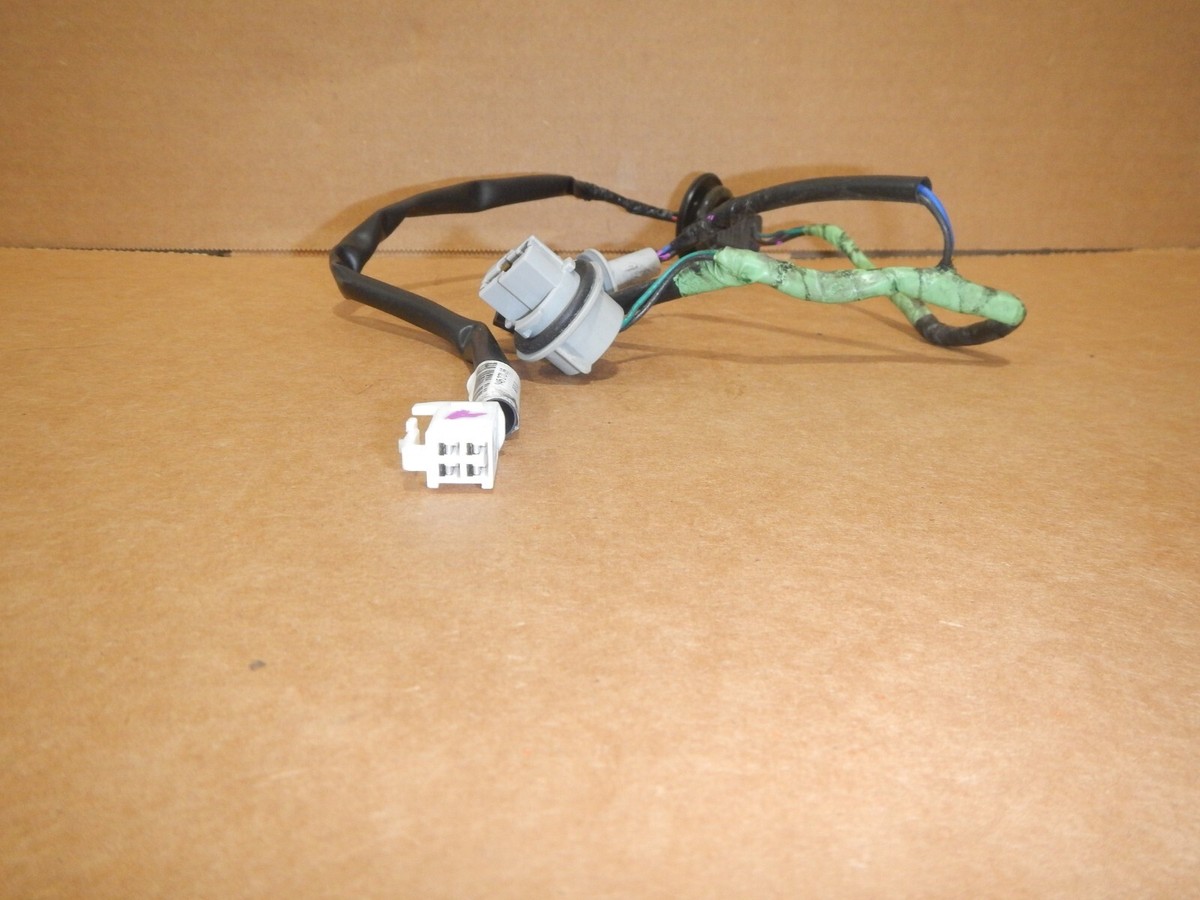 みみ Genuine OEM Tail Light Socket for Toyota 8155535400 for sale
