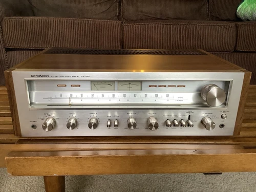 Vintage Pioneer SX 750 AM/FM stereo receiver