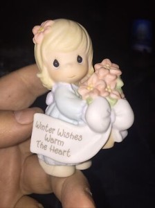 Precious Moments Figurine 2000 Winter Wishes Warm The Heart 184241 EUC