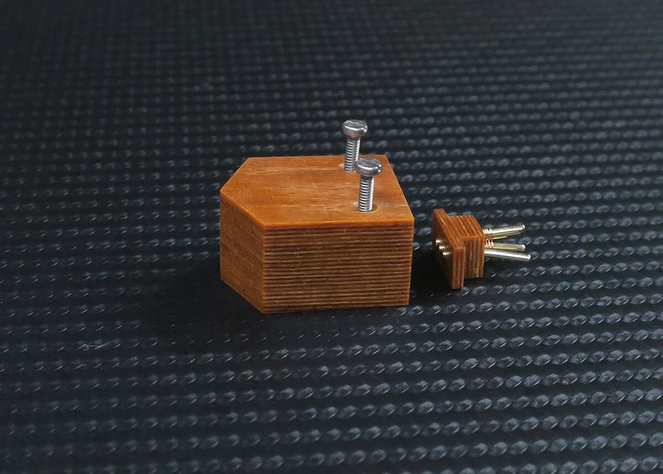 STANLEY ENGINEERING Cuerpo de madera hecho a medida + conector de 4 pines para cartucho DECCA LONDON PANZERHOLZ