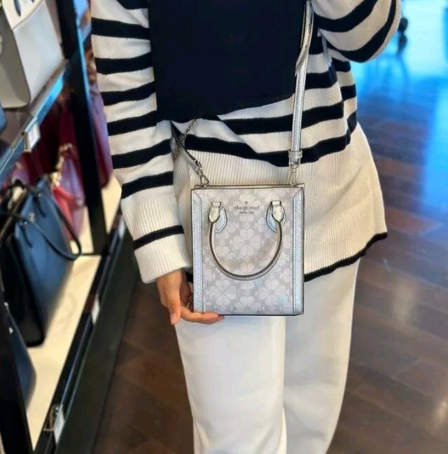 ショルダーバッグ・ポシェット Kate Spade Spade Flower Star Toss Small Tote  KJ957 Spade Flower Star Toss Small Tote | Kate Spade Outlet